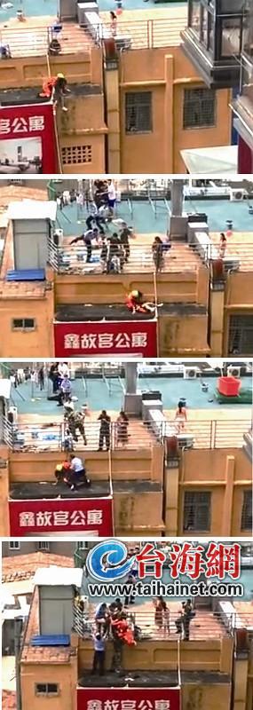 ▲又有两人跳到露台,合力将该女子抬至楼顶