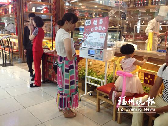 照片打印机成榕商家“吸粉神器” 免费打印实为营销