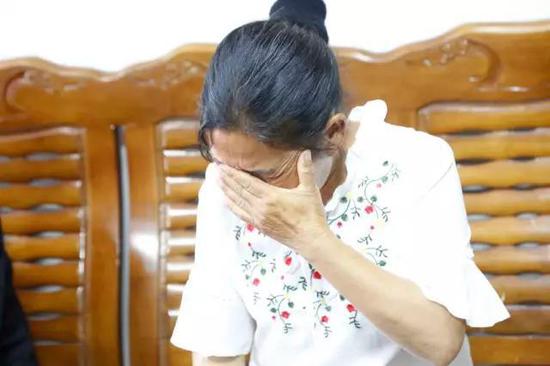 22年前3岁的小维(化名)被合租的女老乡带着去买糖吃