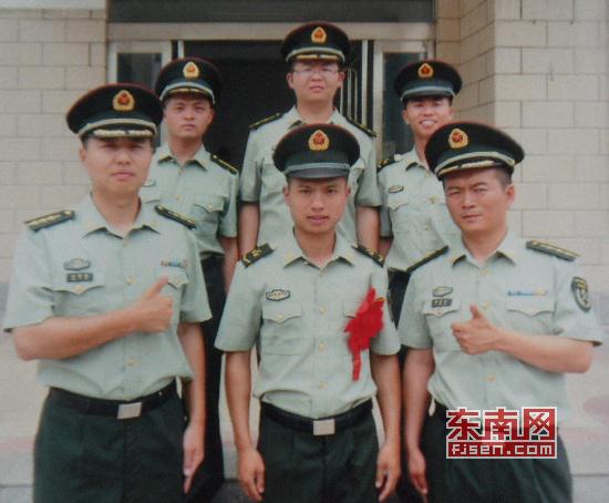 前排中者系韩汉清的儿子韩征华