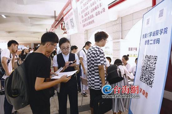 集美学村各高校迎新出新招 扫二维码新生可完成报到