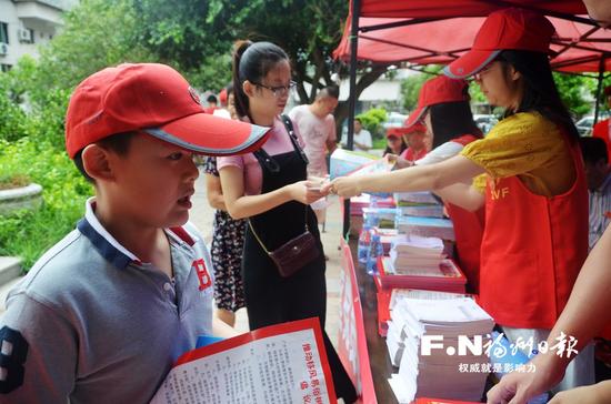 长乐党员志愿者传播文明新风尚 移风易俗宣传进社区