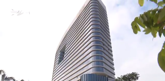 海峡旅游服务中心项目预计将在明年底全部交付使用,建成后,它将成为我市新建的首个海洋主题都市休闲新地标。