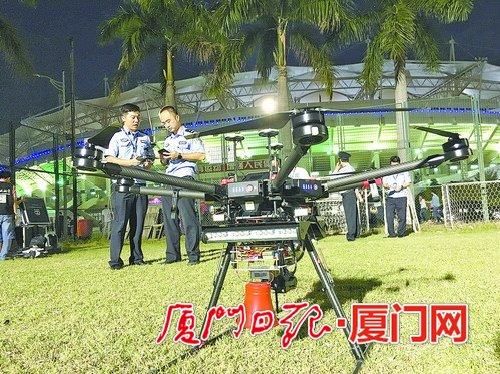 民警带来无人机宣传防骗信息。