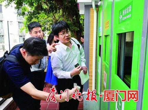 环保驿站吸引日本客人关注。