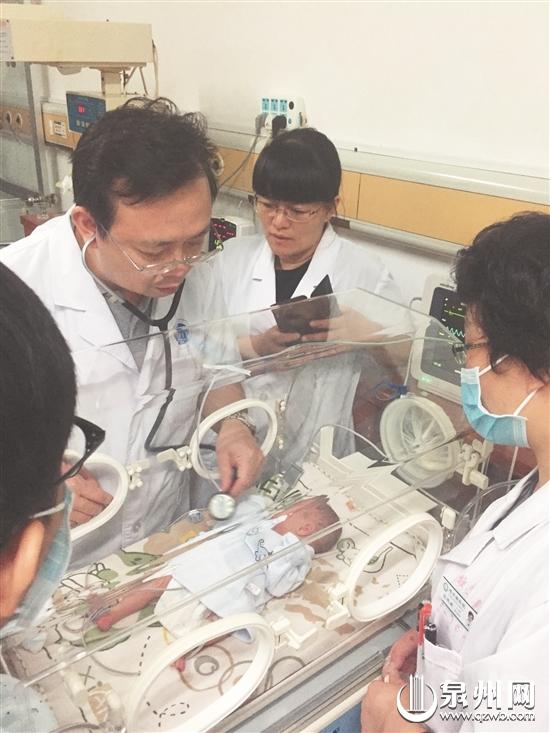 泉州惠安:男子扔下装男婴的箱子后驾车离去