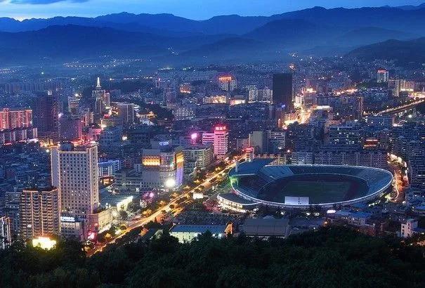 龙岩体育中心夜景俯瞰图