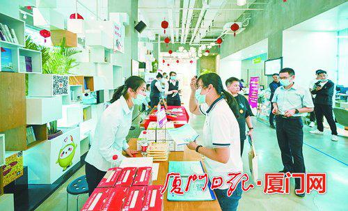 园区创新驿站搭建对接洽谈平台。(本报记者 林铭鸿 摄)
