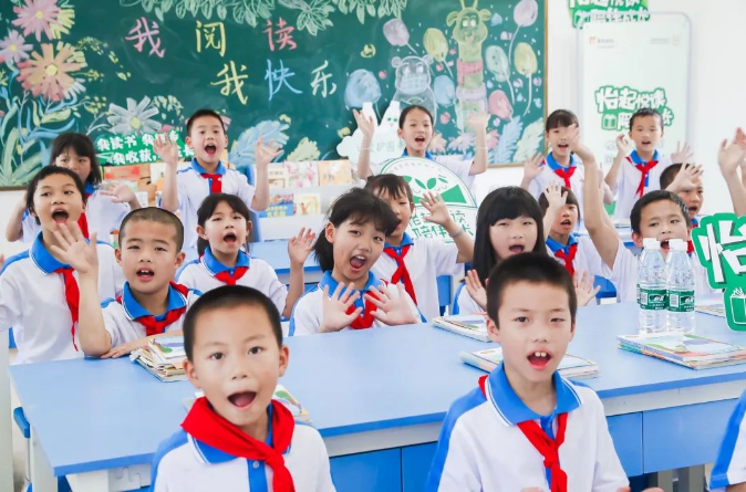 阅读分享会上，孩子们热情互动