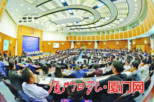 2019海峡两岸经贸论坛昨开幕。(本报记者 黄晓珍 摄)