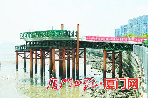 昨日,厦门第二东通道工程施工再动员会举行。图为环岛东路A2标段施工现场。 (本报记者 王协云 摄)