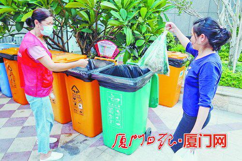 居民自觉做到垃圾分类,已经习惯“定时定点”投放垃圾。