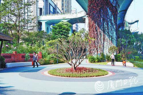 BRT东芳山庄站桥下的口袋公园