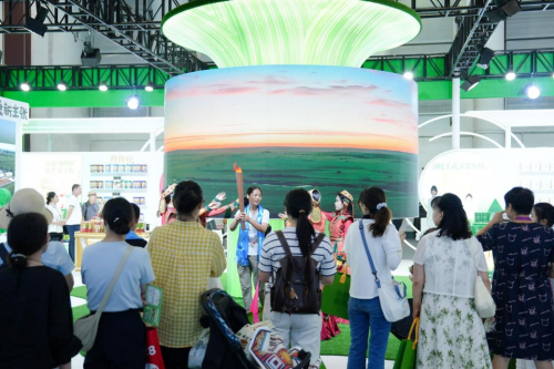 图:中国奶业大会盛健羊乳展台现场