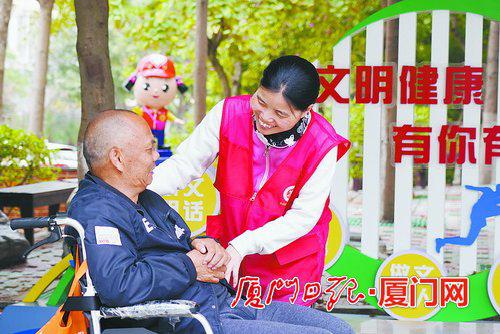 助老助残,让爱心满溢特区发祥地。图为金山街道金安社区志愿者活动。
