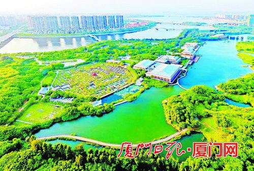 湖里区坚持生态文明建设,加速推进绿色发展,打造水清、岸绿、景美、宜居的现代化中心城区。