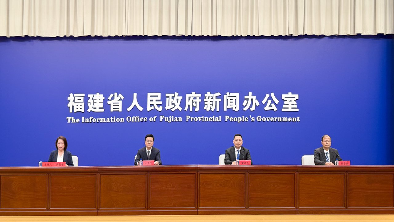 　　《福建省促进公平竞争条例》是国家《公平竞争审查条例》出台后制定的全国首部地方性法规，在福建省政府新闻办召开的新闻发布会上，省市场监管局副局长王文生通报《条例》有关情况。