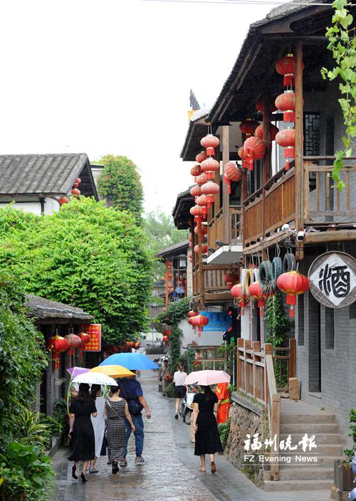 登高山历史文化街区干净整洁且富有古韵。