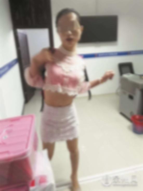 打扮时尚的王某竟是男扮女装