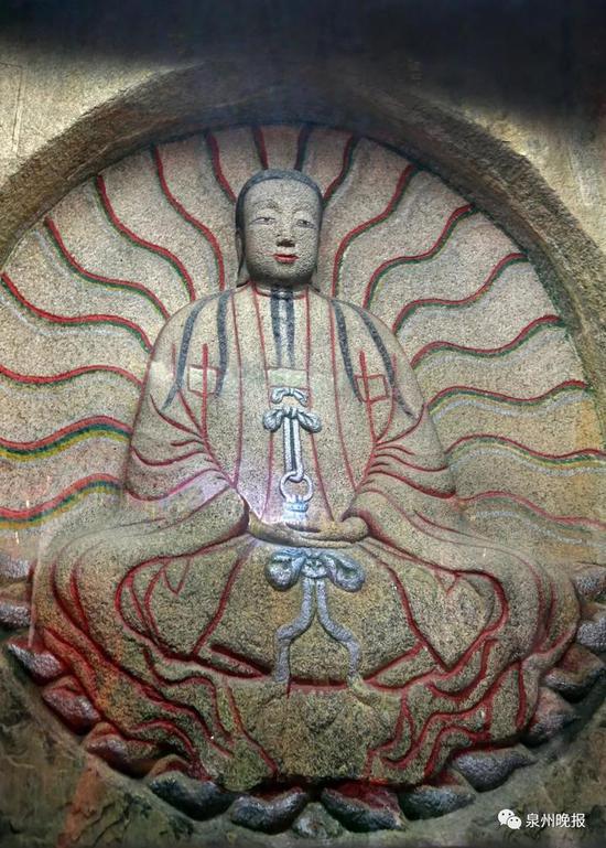我国仅存的摩尼教寺庙草庵中,摩尼光佛造像栩栩如生。(陈起拓 摄)