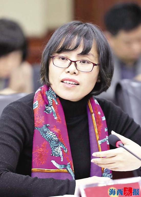 市人大代表、金安社区党委书记吴丽敏