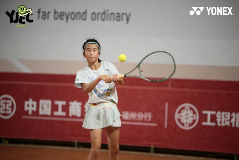 U12组女单冠军:杨雨涵