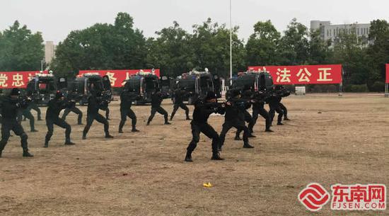 大练兵现场 陈楠摄