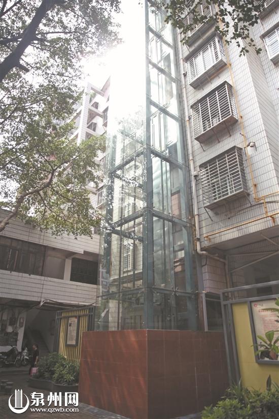 旧楼加装电梯,方便了高楼的住户。