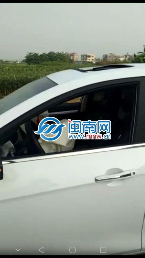 图为小车安全气囊弹开
