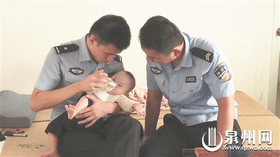 民警给婴儿喂奶粉
