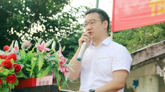 王德飞助理在西山职校开学典礼上致辞