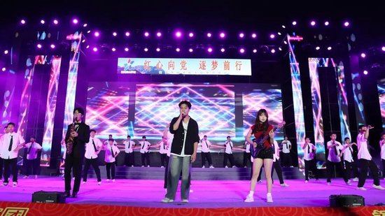 △ 职校学子精心演绎,用乐器奏响独特旋律,带来别样听觉盛宴。