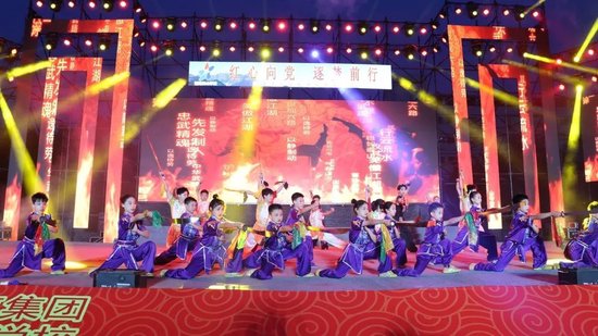 △ 武术队倾力呈现,一招一式尽显中华武术魅力,演绎精武精神。