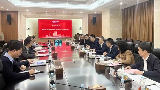 　农行厦门分行党委书记、行长吴刚和宁夏分行党委书记、行长王城英共同带队先后与科华数据、海辰储能等企业座谈交流。