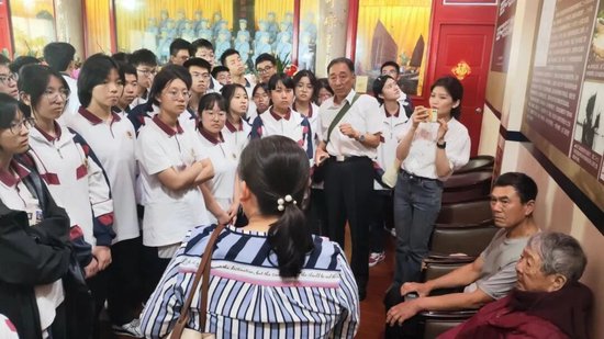 学生参观解放军庙。受访者 供图