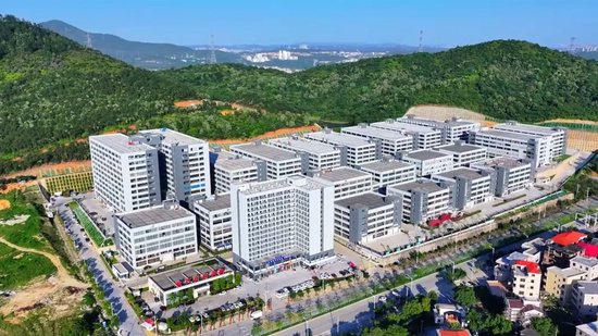 洛江区集聚各类纸类卫生用品及上下游企业200余家，纸卫产业年总产值突破160亿元，成功获评“福建省中小企业特色产业集群”。