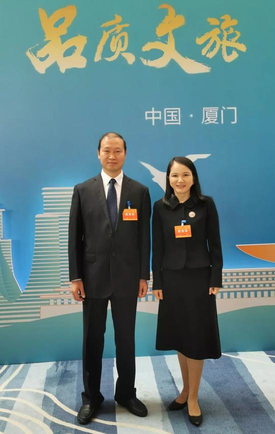 华飞集团董事长_华飞视直杆道闸(3)