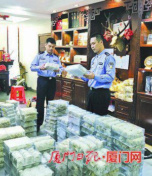 被查扣的燕窝。(厦门海关供图)