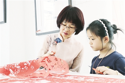 李巧燕：民间艺术奇葩跃然纸上