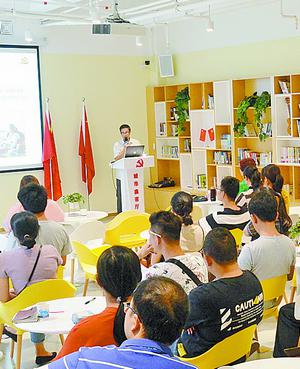 宣讲活动吸引了许多听众。