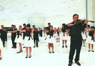 首演前的暖场