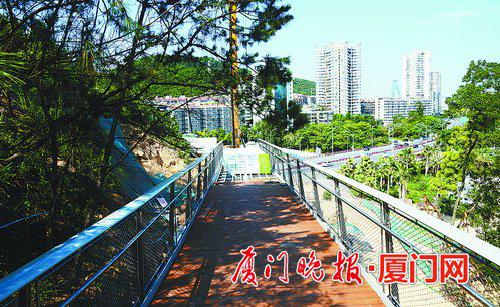 跨仙岳路节点桥梁正在建设中。