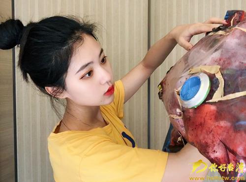 陈泺屹制作作品《侵蚀》
