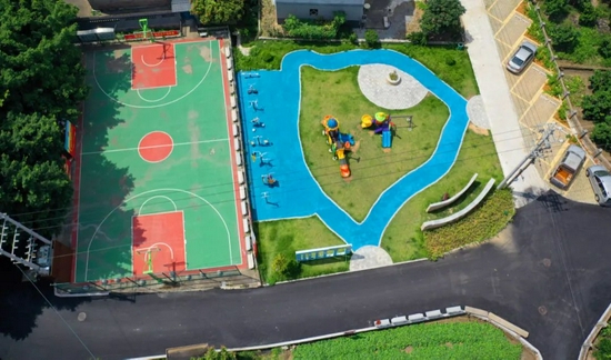 湖里村塑胶篮球场。陈建国 摄