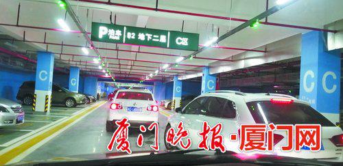 ■在地下停车库排队耗费了不少时间。