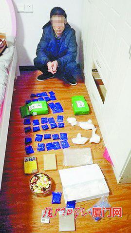 民警在朱某住处缴获大量毒品。