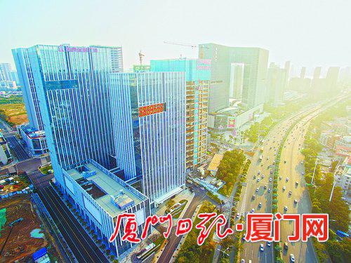金山街道坚持党建引领招商服务,为企业排忧解难。图为五通金融商务区。
