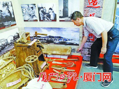 谢鹏志收集当年向东渠建设者使用的工具。
