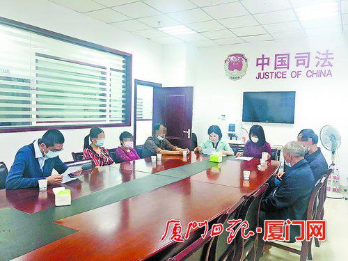 调解员耐心细致开展矛盾纠纷的调处。