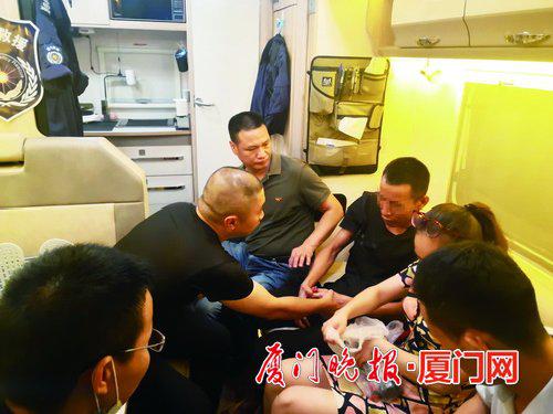 ■救援人员和家属耐心劝导林某。